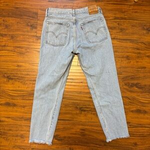 Levi’s Wedgie Jean Button Distressed Frayed Hem Cotton size 29
